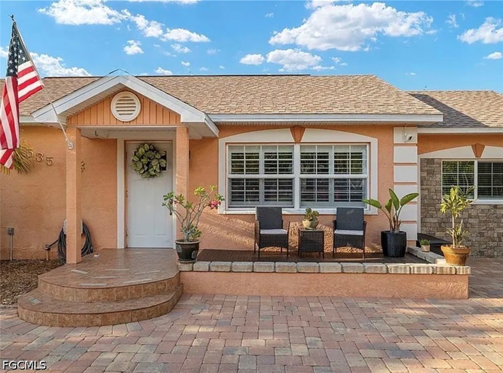 a view of a house with sitting space and porch