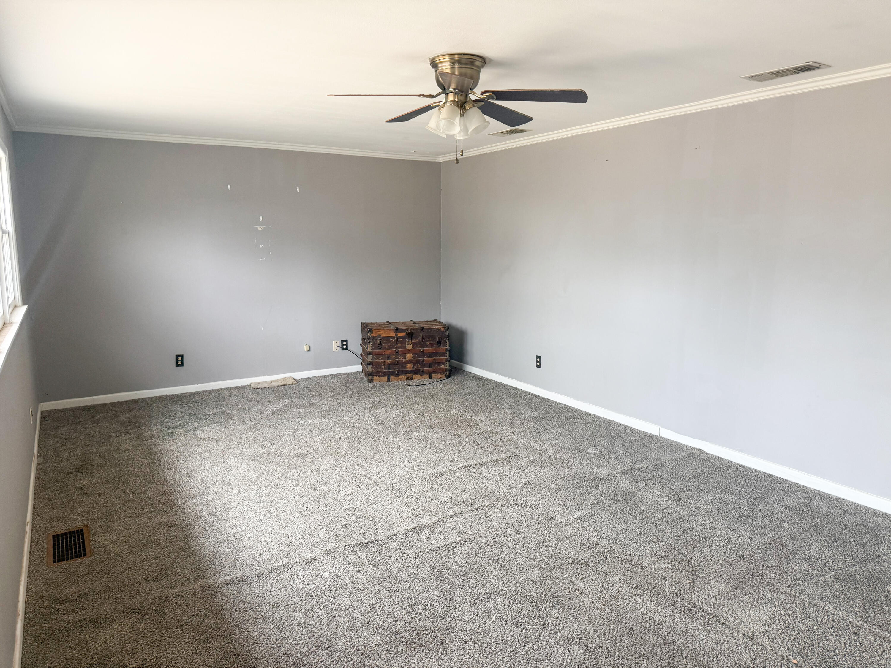601 Northeast 3rd Street Earth, TX 79031 - Photo 3 of 8 a view of room