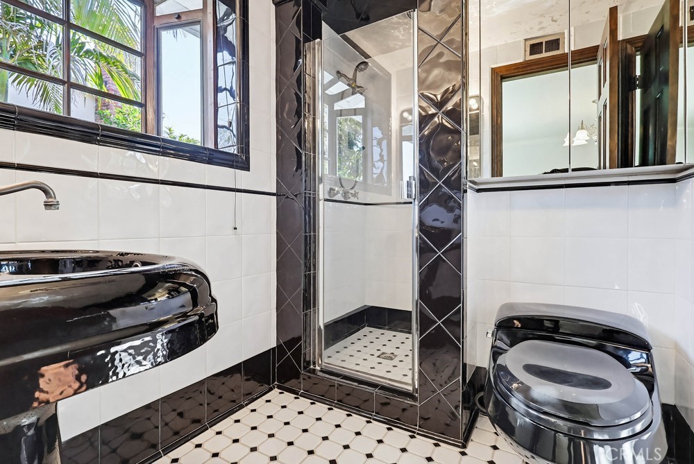 2141 Ronsard Road Rancho Palos Verdes, CA 90275 - Photo 43 of 69 a utility room with dryer and washer