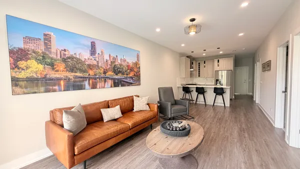 $3,500 | 3244 North Lincoln Avenue, Unit 2E, Chicago, IL 60657