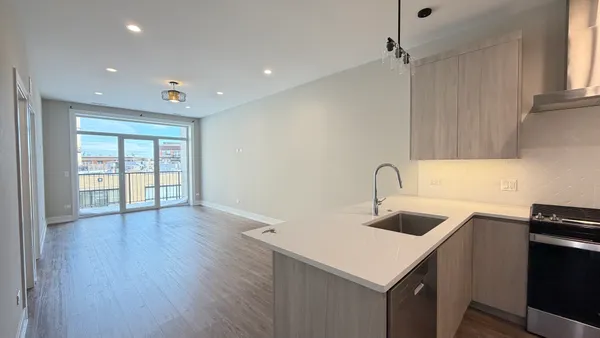 $3,500 | 3244 North Lincoln Avenue, Unit 2E, Chicago, IL 60657