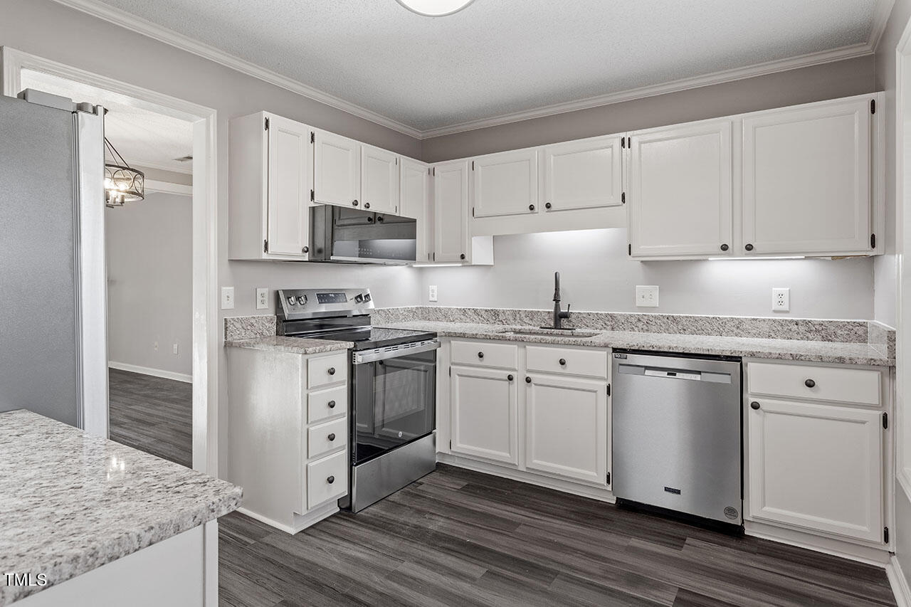 5402 Pine Top Circle Raleigh, NC 27612 - Photo 4 of 29 5402 Pine Top Circle_10