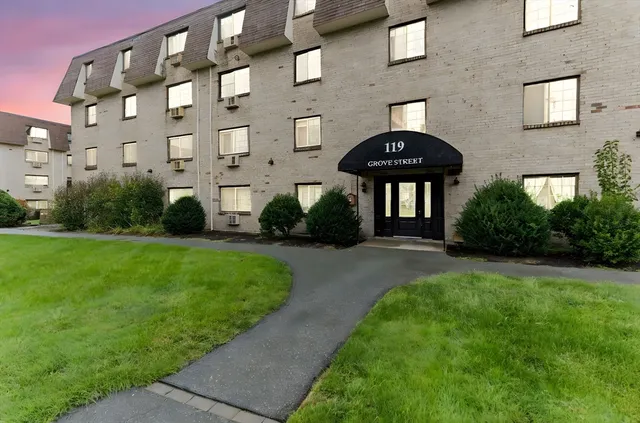 $210,900 | 119 Grove Street, Unit 223, Rockland, MA 02370