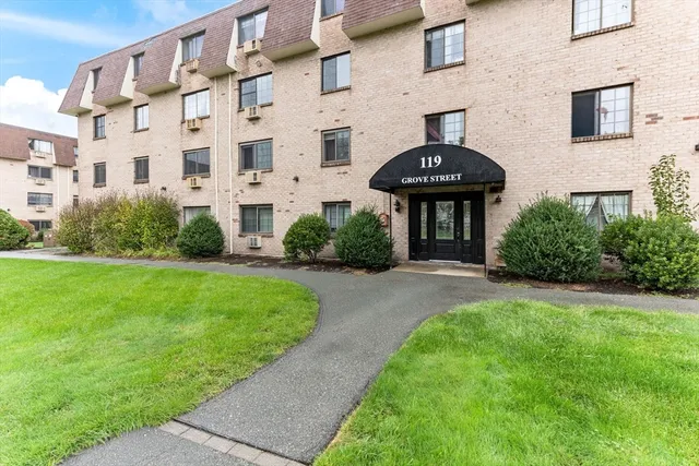 $210,900 | 119 Grove Street, Unit 223, Rockland, MA 02370