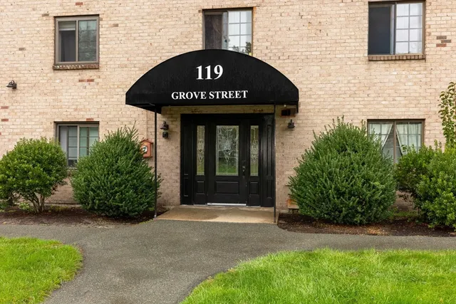 $210,900 | 119 Grove Street, Unit 223, Rockland, MA 02370