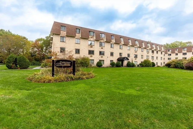 $210,900 | 119 Grove Street, Unit 223, Rockland, MA 02370