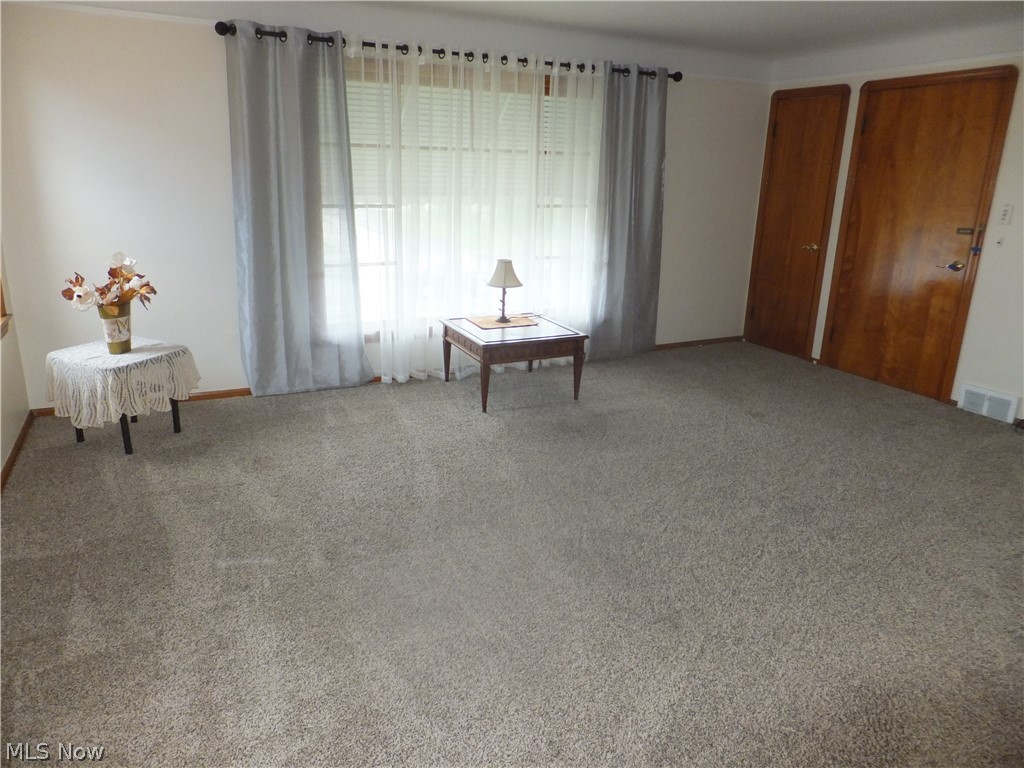 6222 Ridge Road Parma, OH 44129 - Photo 4 of 32