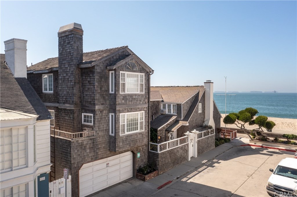 4 64th Place Long Beach, CA 90803 - Photo 4 of 58 Large lot with direct garage access from street