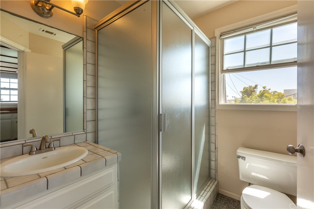 4 64th Place Long Beach, CA 90803 - Photo 45 of 58 Bath in apartment
