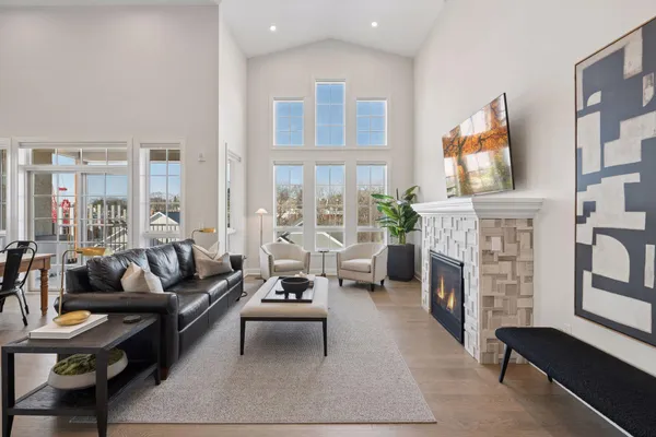 $995,000 | 4901 Hawthorne Court, Unit 301, Edina, MN 55436