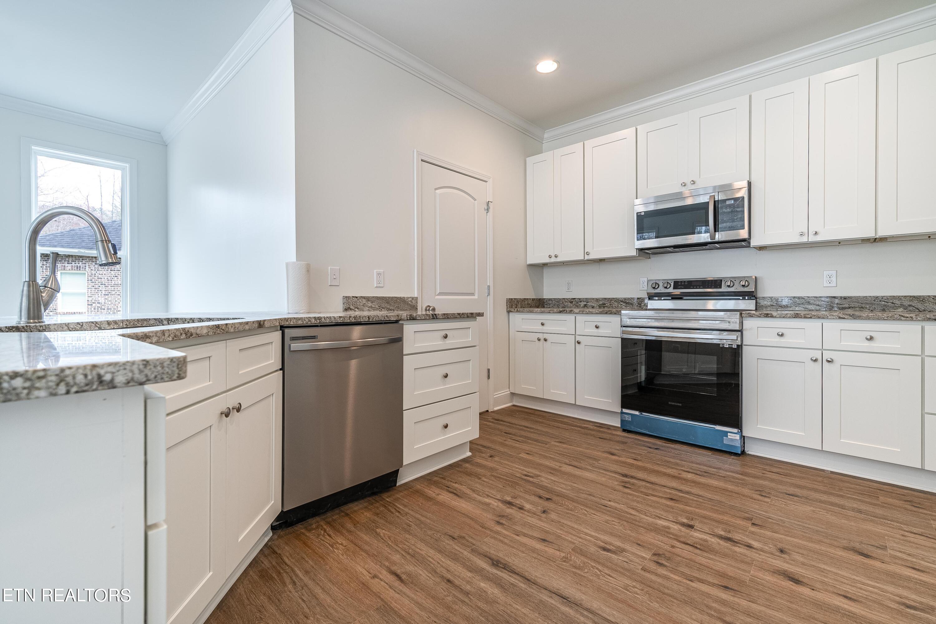 113 Creek View Court Oak Ridge, TN 37830 - Photo 8 of 29 DSC08066-Edit
