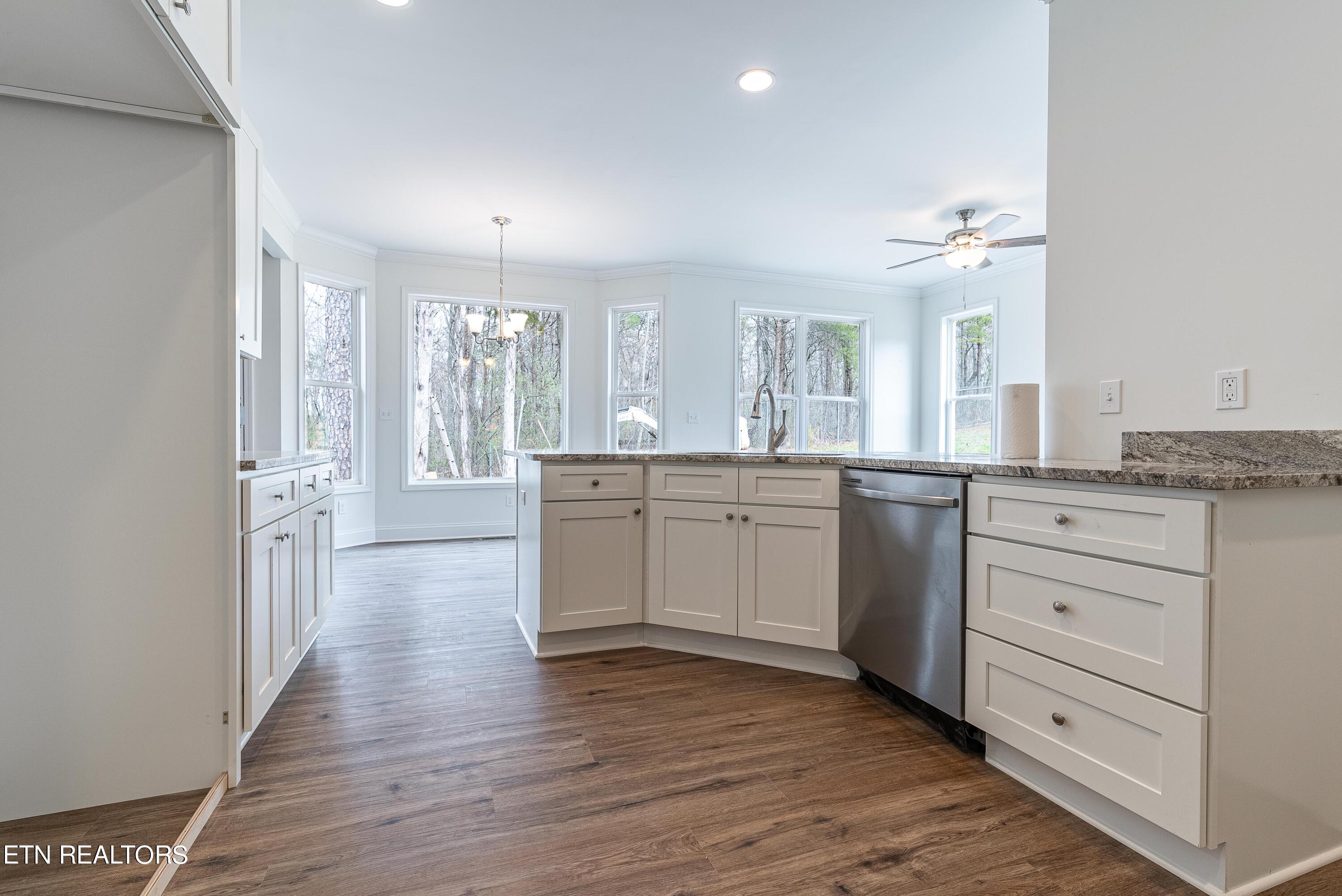 113 Creek View Court Oak Ridge, TN 37830 - Photo 10 of 29 DSC08084-Edit
