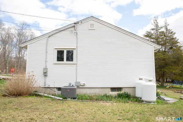 $450,000 | 160 Babcock Road, North Stonington, CT 06359