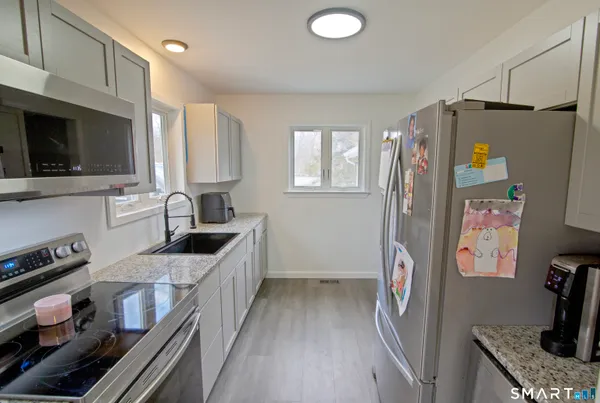 $450,000 | 160 Babcock Road, North Stonington, CT 06359