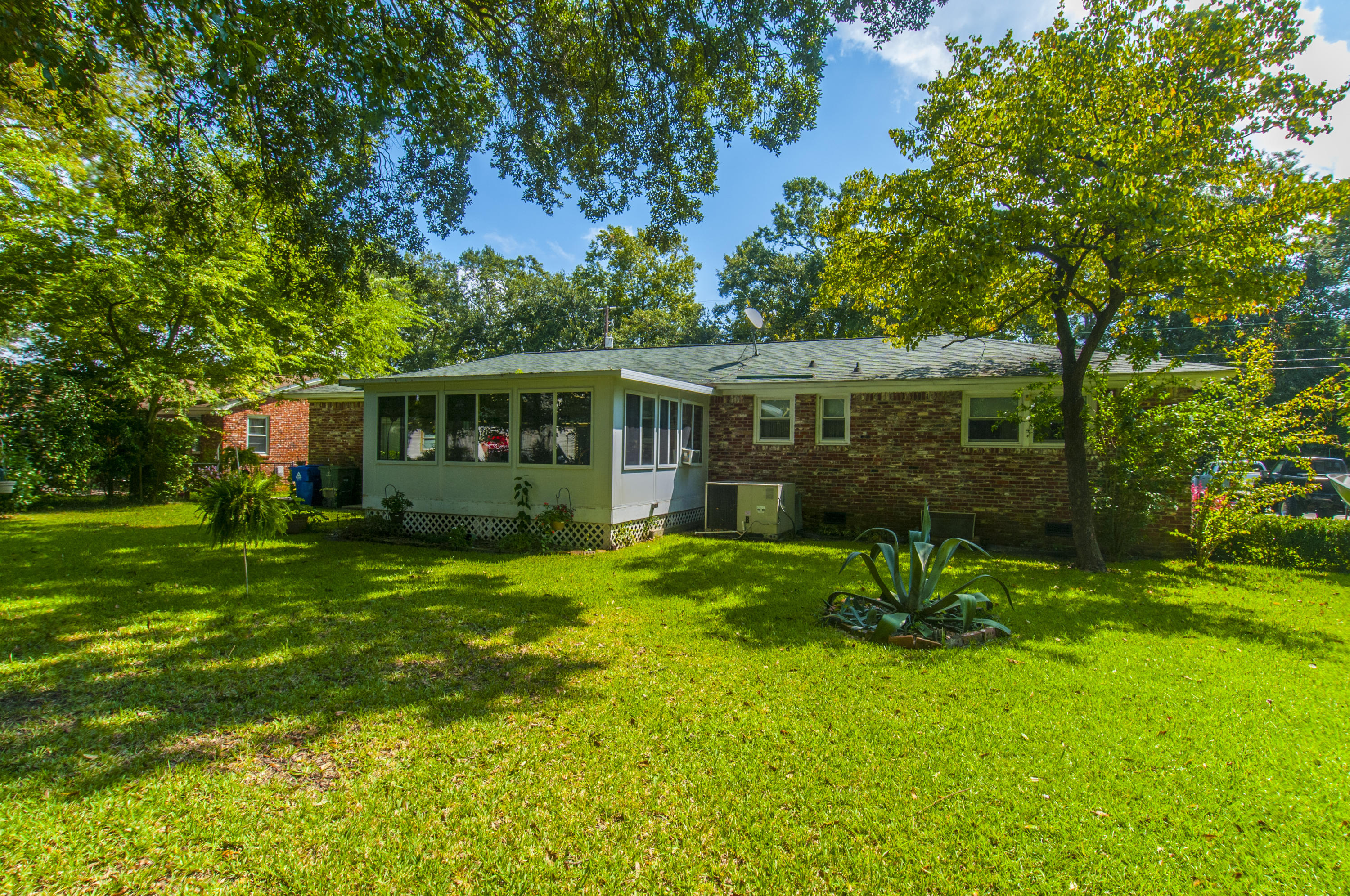 1961 Campion Hall Road Charleston, SC 29407 - Photo 11 of 39 rear rt