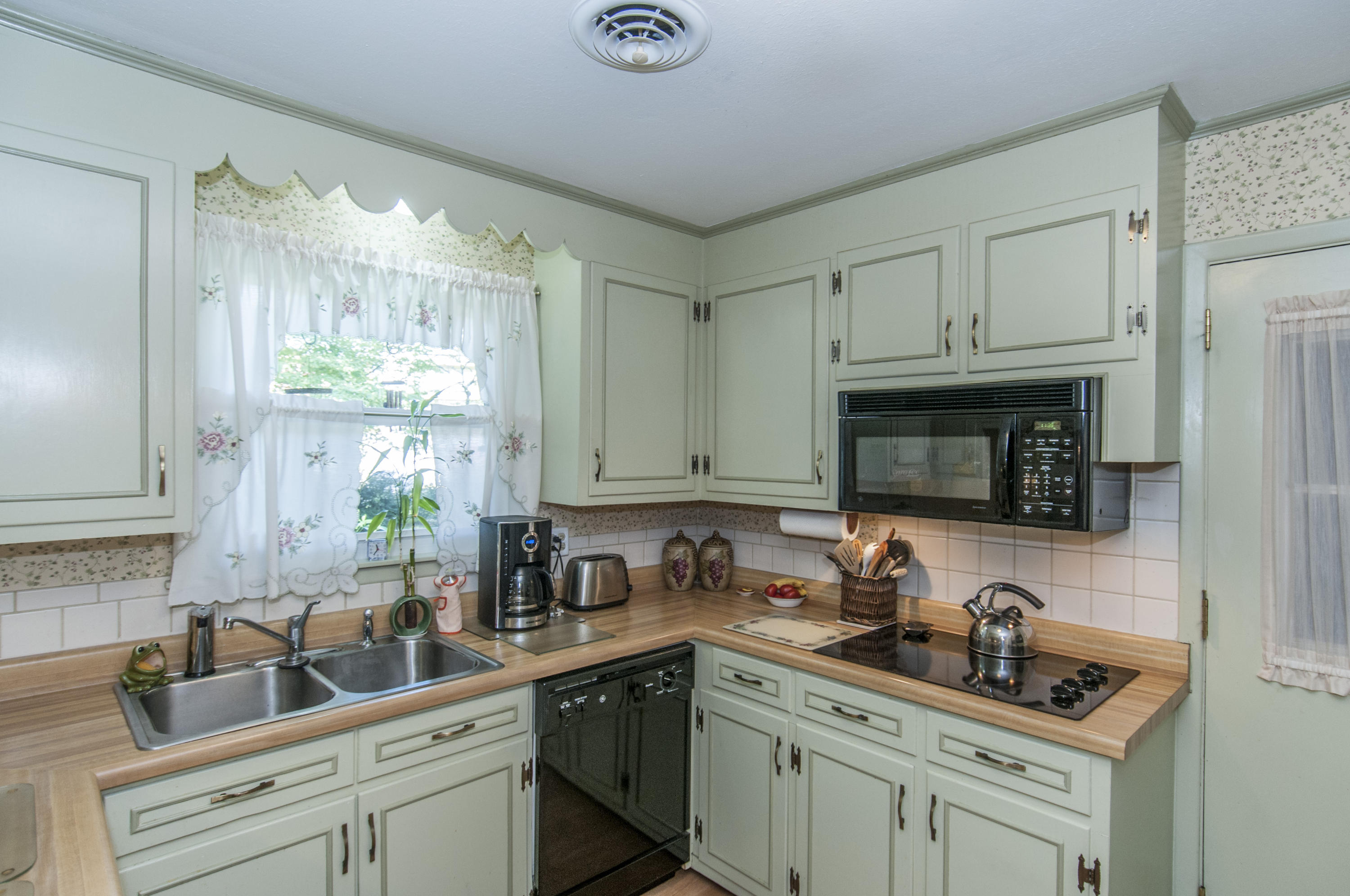 1961 Campion Hall Road Charleston, SC 29407 - Photo 22 of 39 kitchen