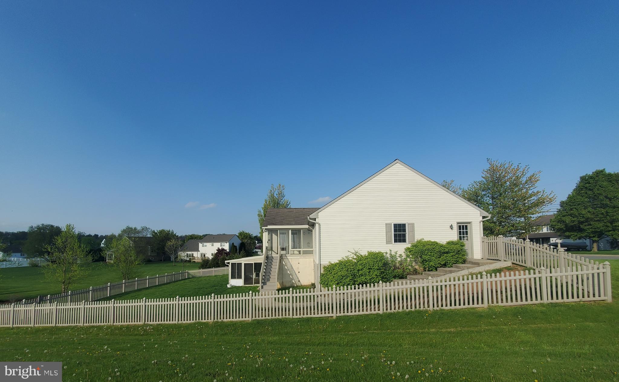 809 West Ridge Road Elizabethtown, PA 17022 - Photo 11 of 51 Side View