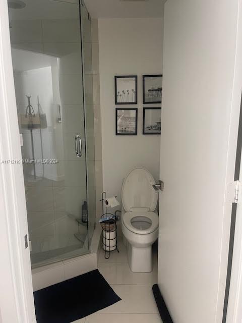 650 Northeast 32nd Street, Unit 3606 Miami, FL 33137 - Photo 17 of 20 a bathroom with a toilet and a shower