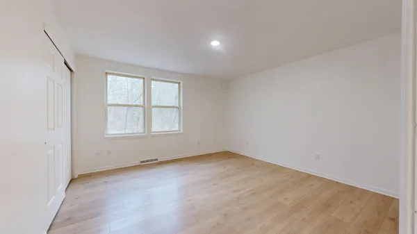 $275,000 | 7 Ira Lane, Burlington, VT 05408