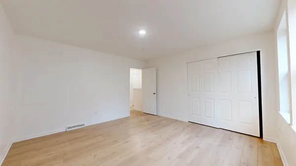 $275,000 | 7 Ira Lane, Burlington, VT 05408