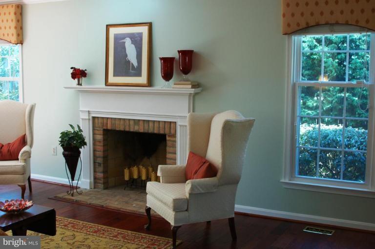 6566 Forsythia Street Springfield, VA 22150 - Photo 5 of 27 Living Room #2