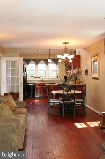 6566 Forsythia Street Springfield, VA 22150 - Photo 7 of 27 Family Room