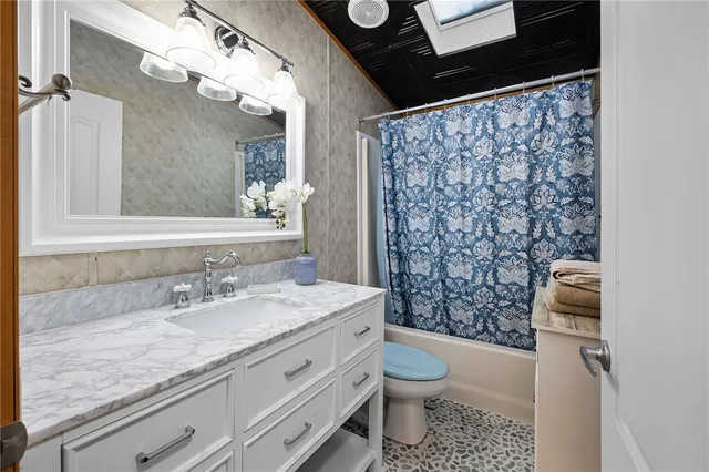 a view of outdoor space and city view