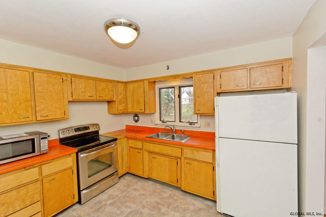 67 Carson Road Bethlehem, NY 12054 - Photo 8 of 23 Photo 8