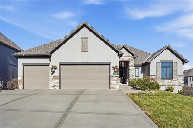 $595,000 | 2204 Northeast 111th Terrace, Kansas City, MO 64155