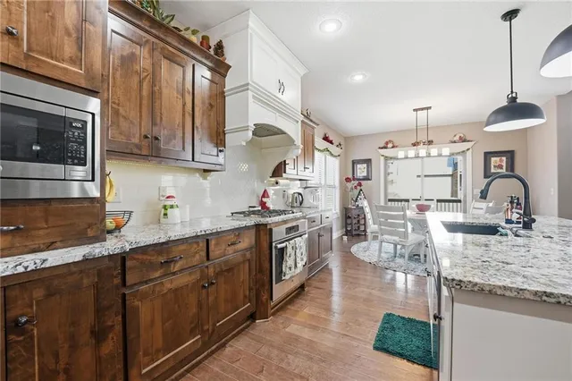 $575,000 | 2204 Northeast 111th Terrace, Kansas City, MO 64155