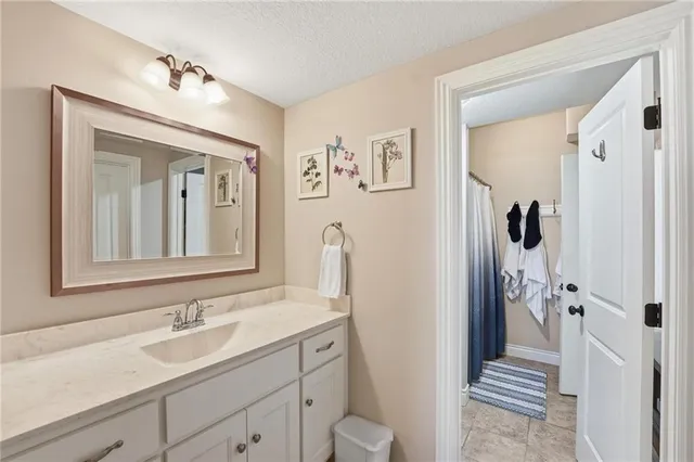 $575,000 | 2204 Northeast 111th Terrace, Kansas City, MO 64155