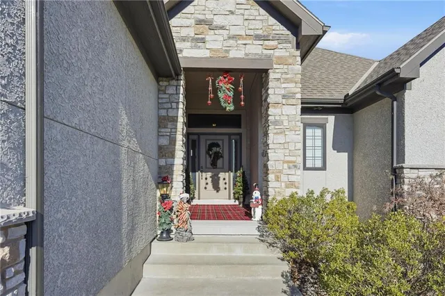 $575,000 | 2204 Northeast 111th Terrace, Kansas City, MO 64155