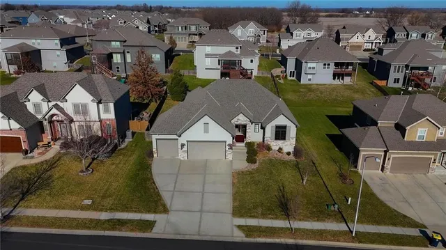 $575,000 | 2204 Northeast 111th Terrace, Kansas City, MO 64155