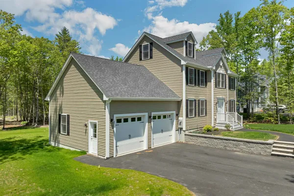 $824,900 | 15 Bald Hill Road, Raymond, NH 03077