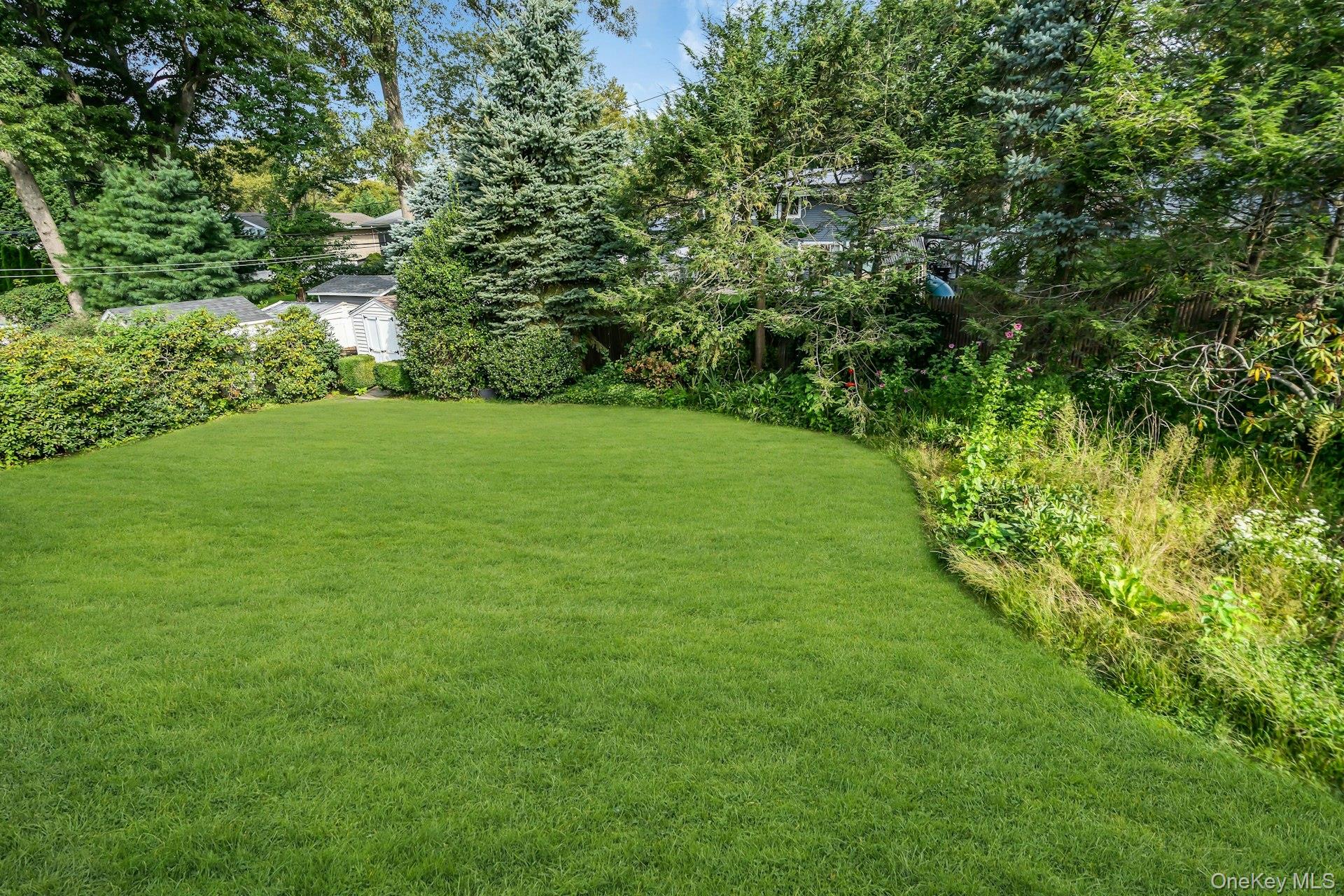 23 Redleaf Lane Commack, NY 11725 - Photo 17 of 38 Gallery Image 17