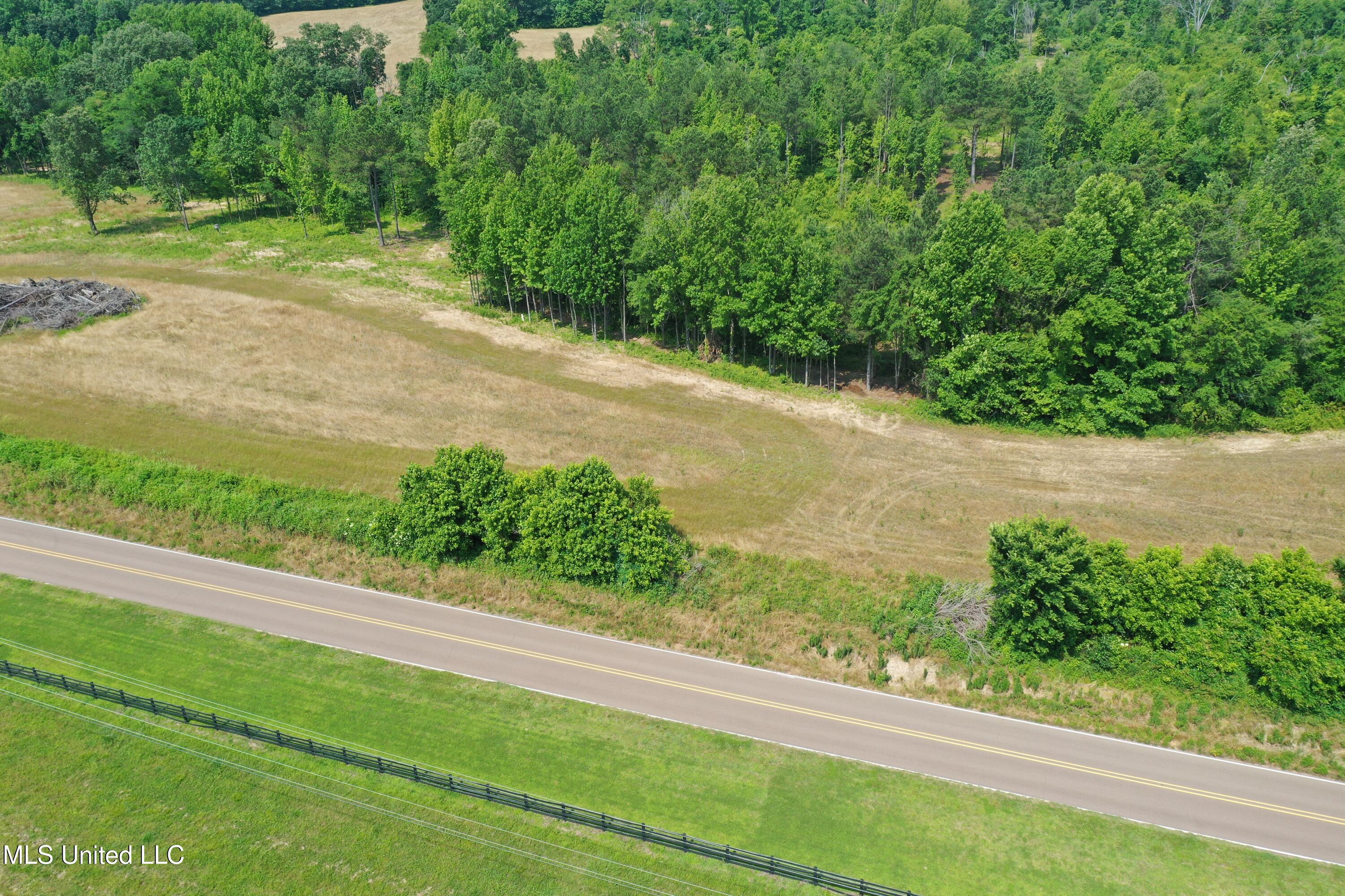 101 Baldwin Road South Lake Cormorant, MS 38641 - Photo 2 of 46 DJI_0680