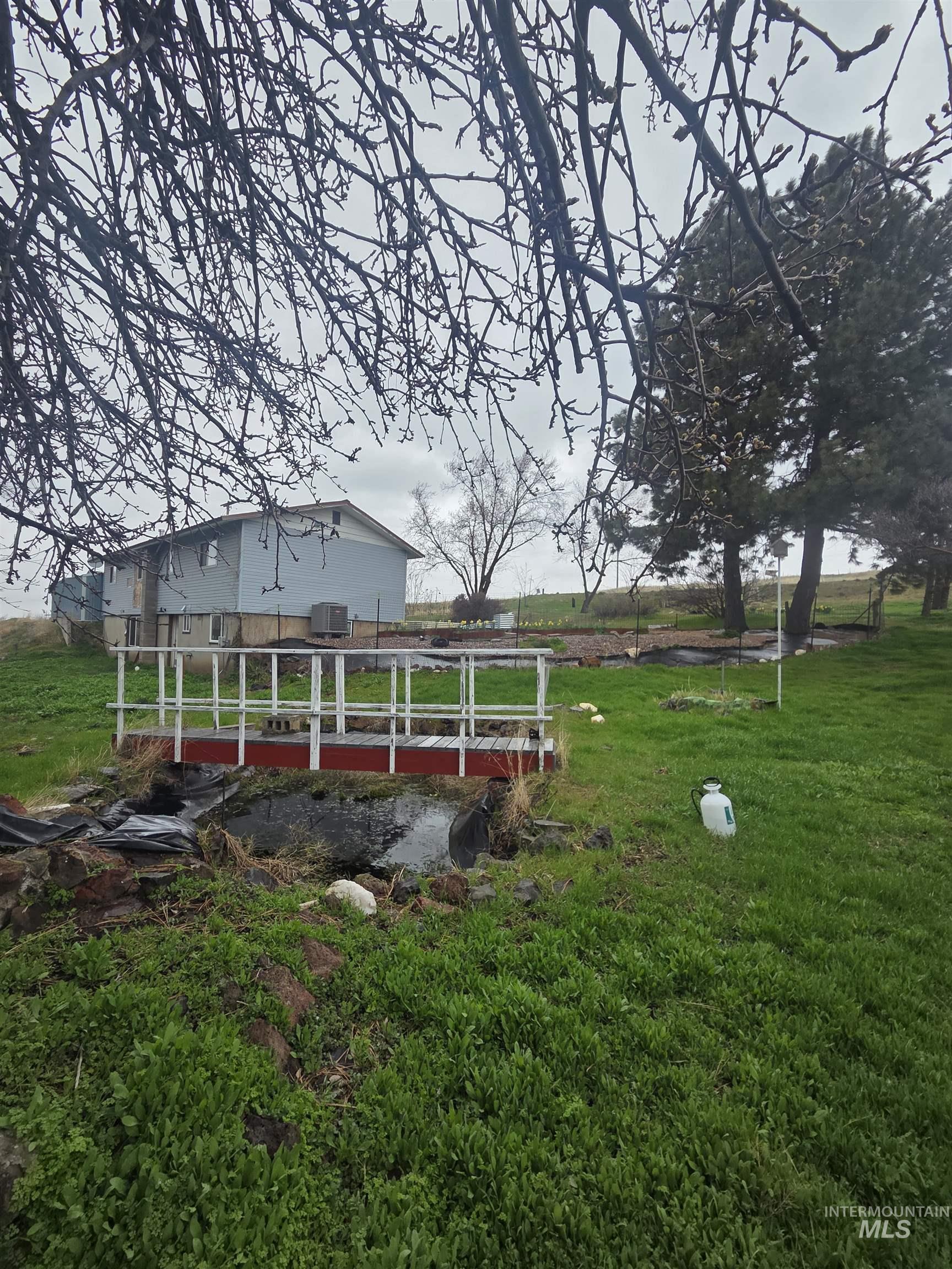 870 Dutch Flat Road Pomeroy, WA 99347 - Photo 4 of 33 View of green lawn