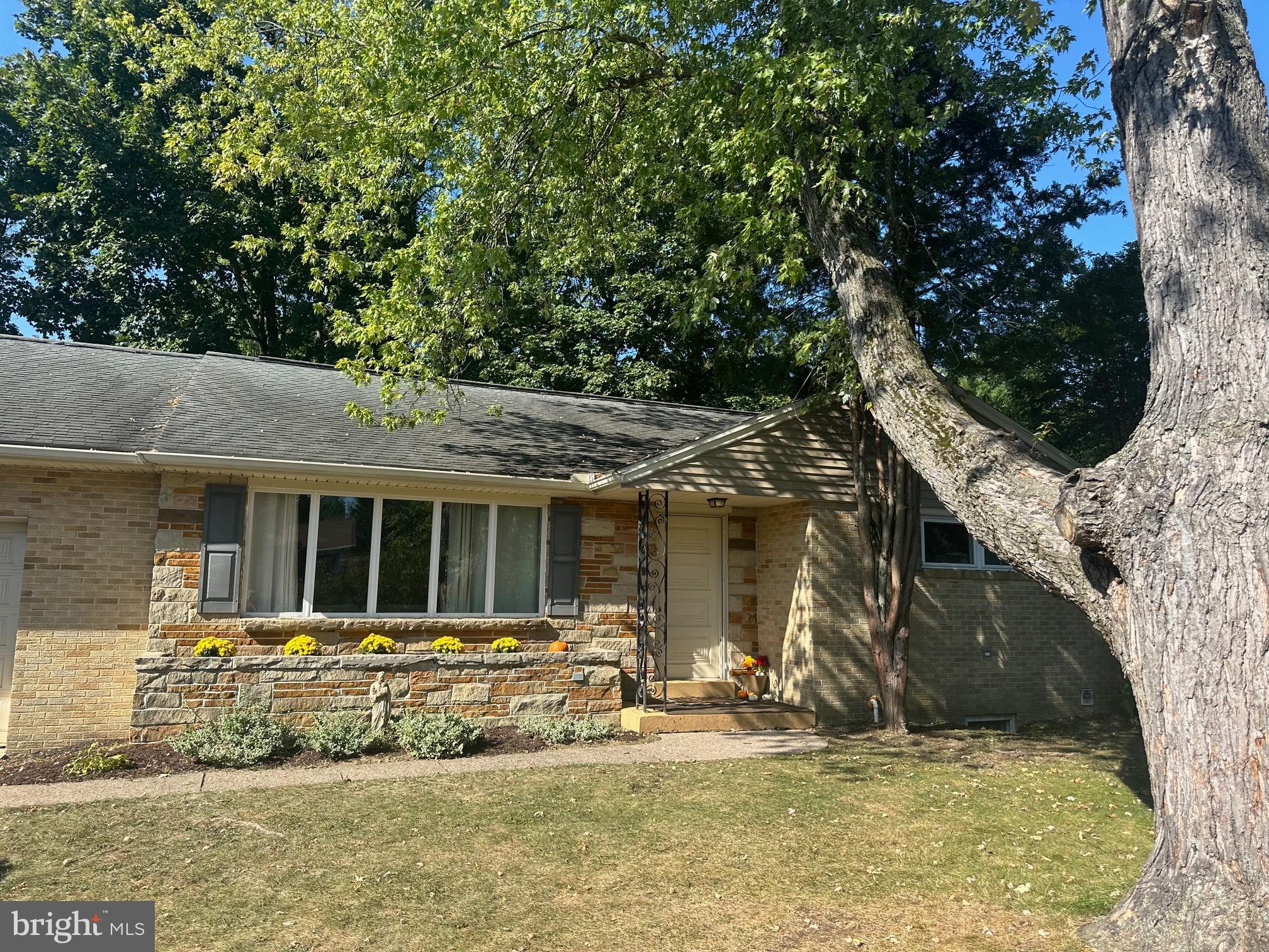 456 Springlake Road Harrisburg, PA 17112 - Photo 1 of 30 Gallery Image 1