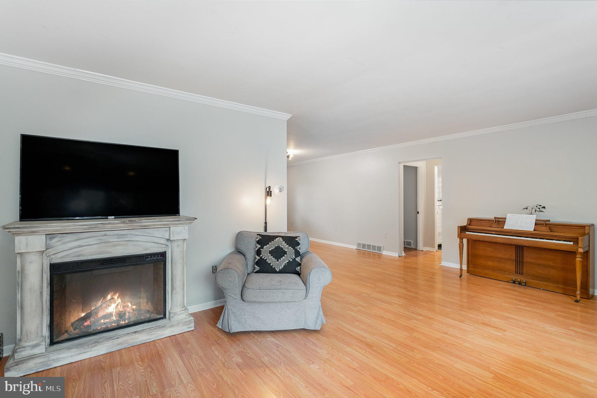 456 Springlake Road Harrisburg, PA 17112 - Photo 6 of 30 Gallery Image 6