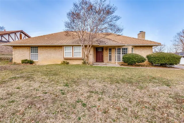 $289,900 | 2206 Greenbriar Court, Grand Prairie, TX 75050