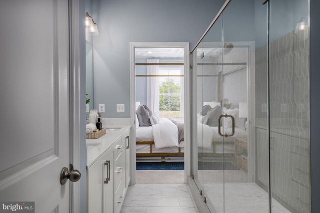 a en suite bathroom with a double vanity sink and mirror