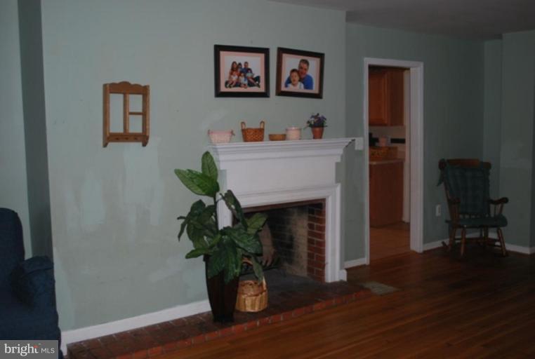 9337 Meetze Road Midland, VA 22728 - Photo 4 of 10 Living Room