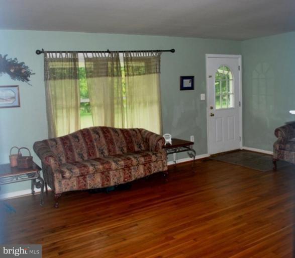 9337 Meetze Road Midland, VA 22728 - Photo 5 of 10 Living Room #2