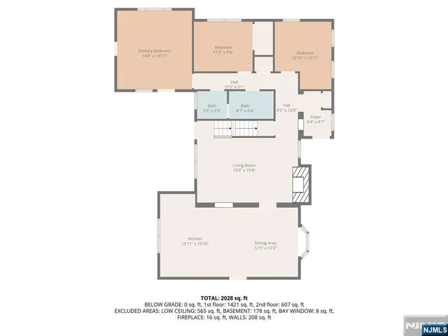 a black and white photo of a room