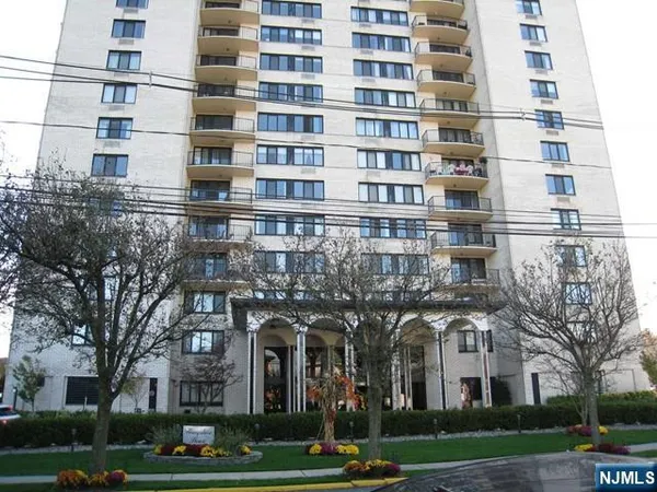 $2,850 | 1590 Anderson Avenue, Unit 14B, Fort Lee, NJ 07024