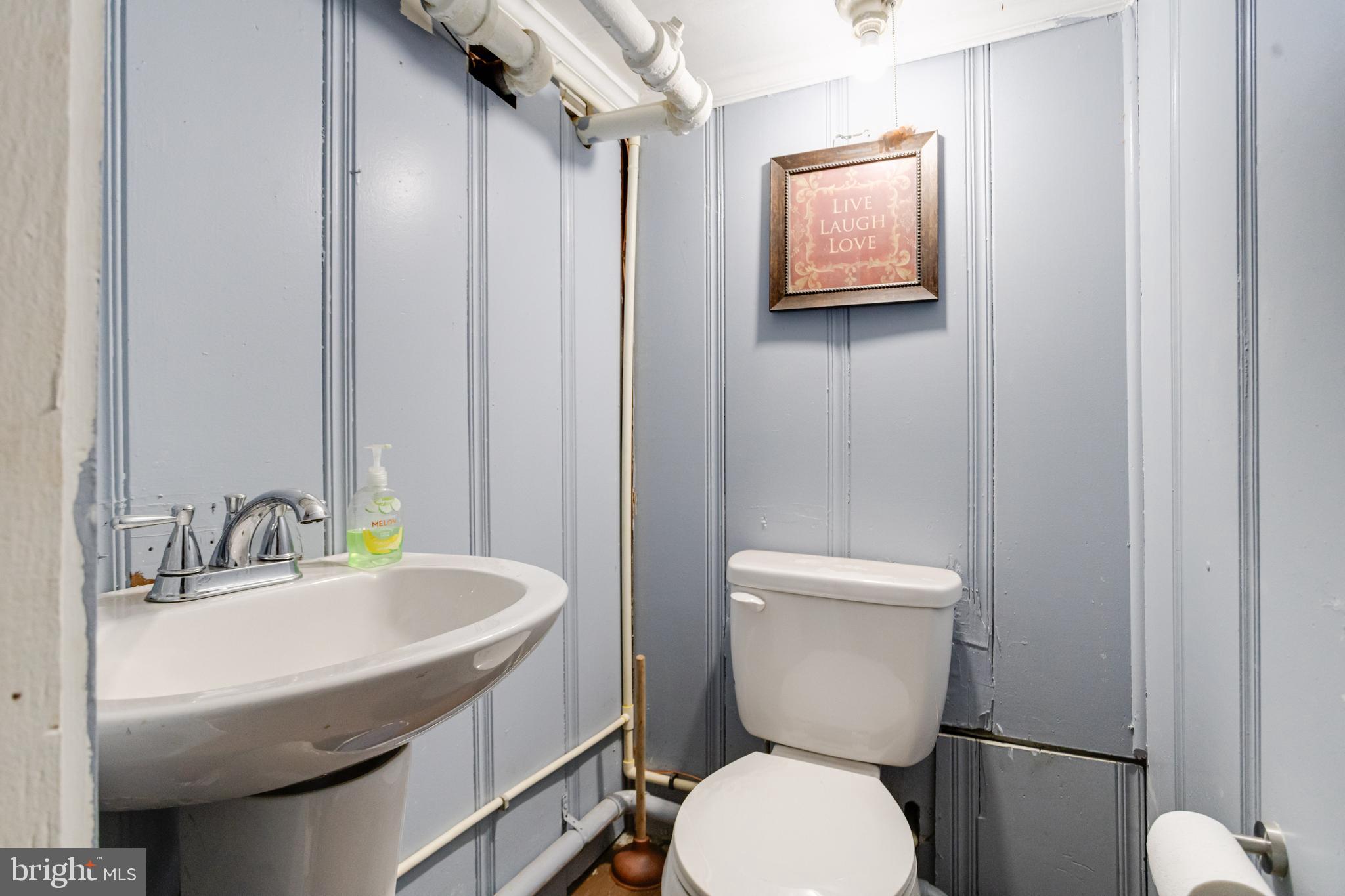 3901 Keswick Road Baltimore, MD 21211 - Photo 72 of 87 a bathroom with a toilet sink and mirror