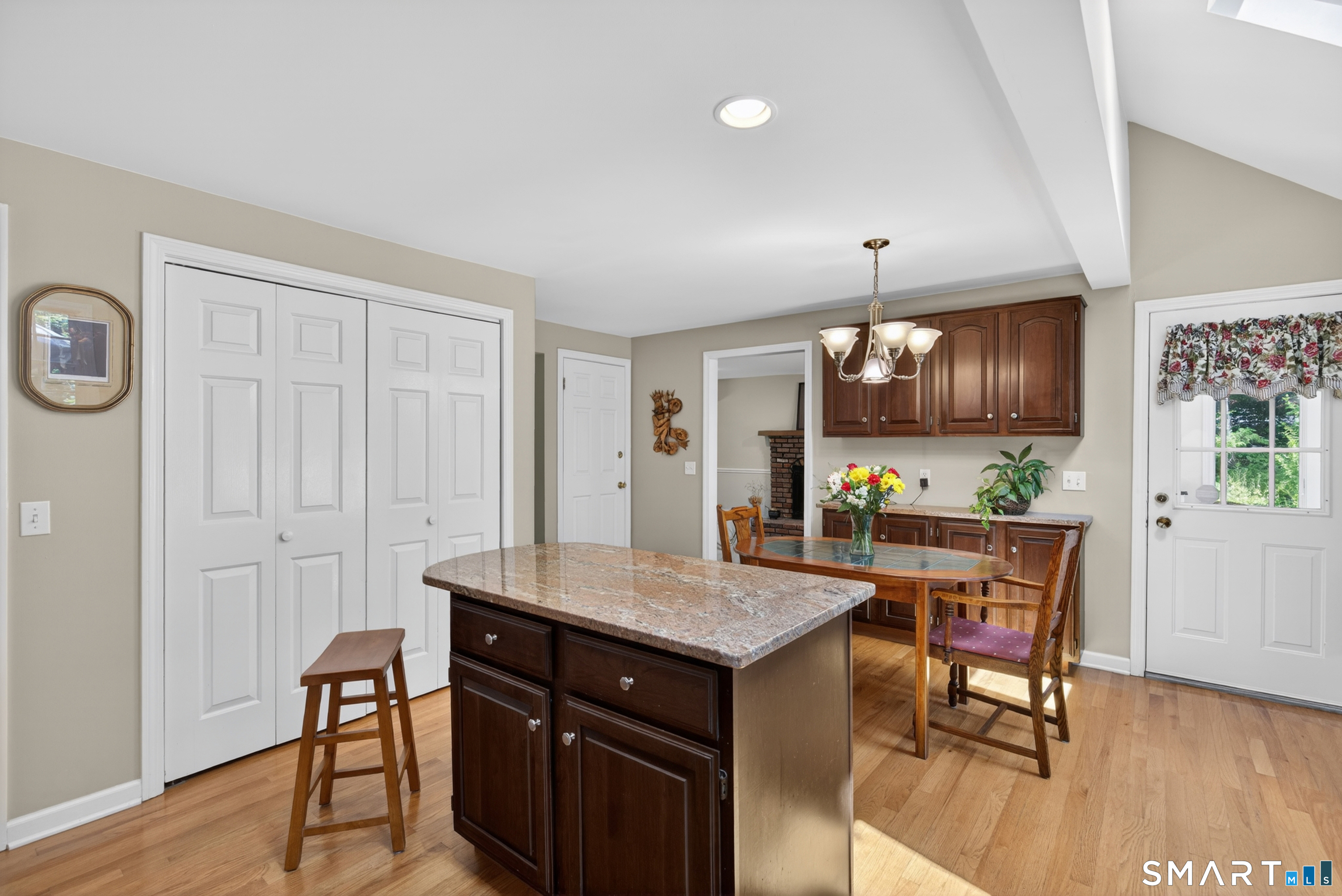 476 Summer Hill Road Madison, CT 06443 - Photo 7 of 39