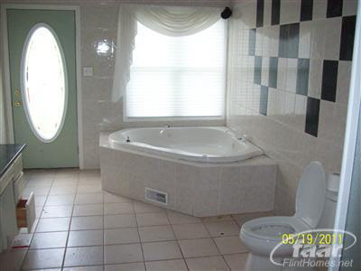 7120 Calkins Road Flint, MI 48532 - Photo 5 of 7 20192345-4.JPG