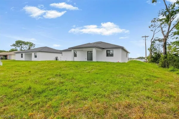 a view of a house with a yard