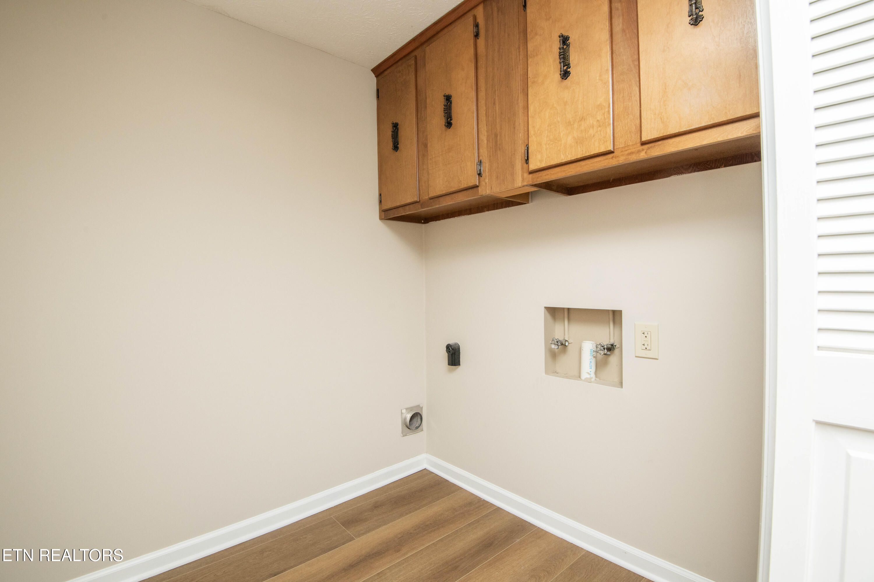 603 Riverbend Road Clinton, TN 37716 - Photo 23 of 60 laundry